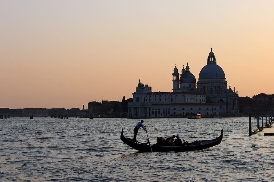 venice, gondola, evening, water, italy, romance, abendstimmung HD wallpaper