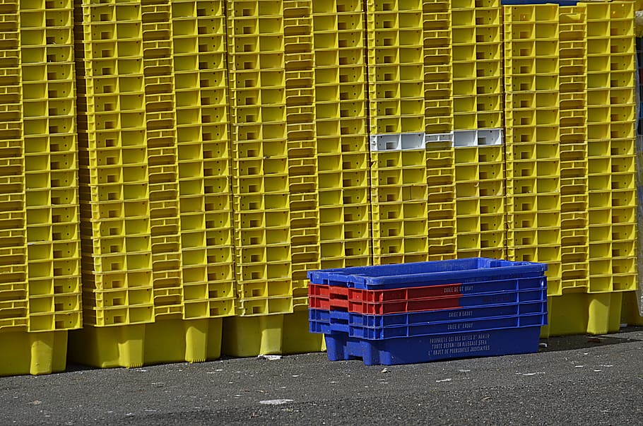 crates, plastic, blue, yellow, auction, stacking, wharf, colors HD wallpaper