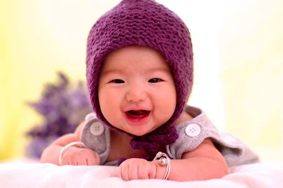 baby in grey clothes wearing purple knitted hat, paternity HD wallpaper