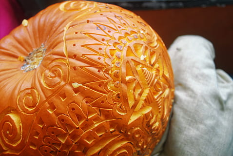 squash decoration beside white textile, pumpkin, pumpkin carving HD wallpaper