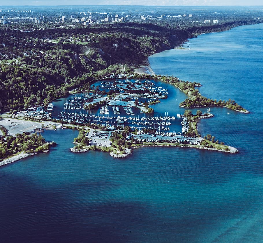 aerial photo of boats dock, aerial view of an island resort, marina HD wallpaper