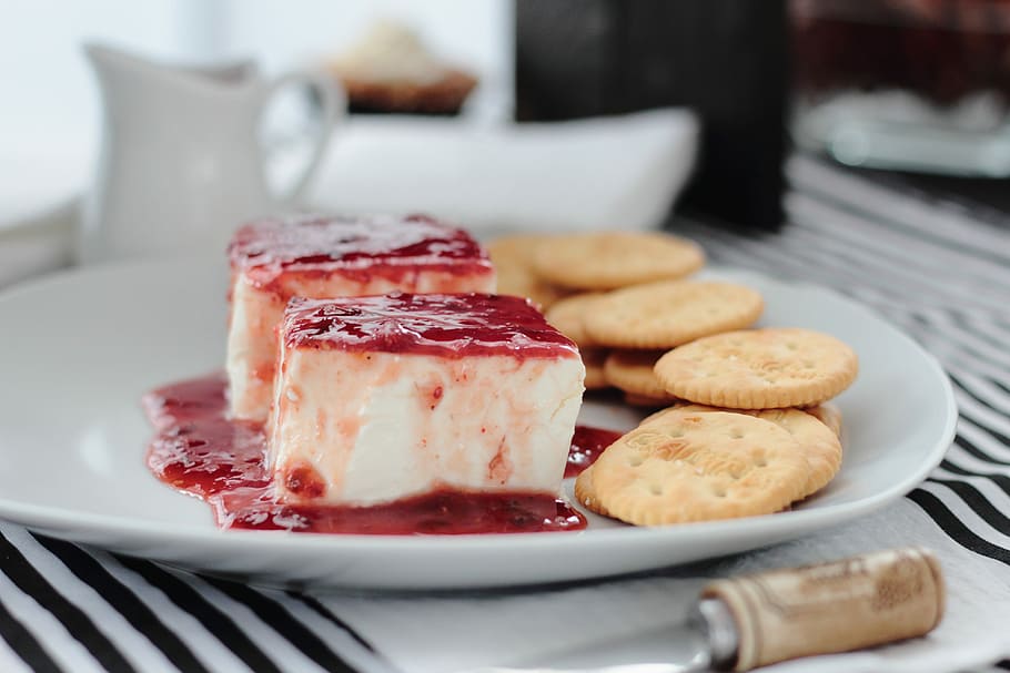 cheese cake on white plate, cake and biscuits on white ceramic plate HD wallpaper