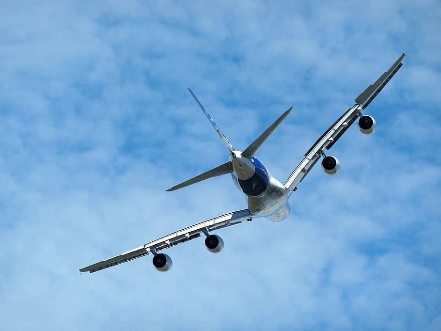 gray and blue airliner under white and blue sky at daytime HD wallpaper