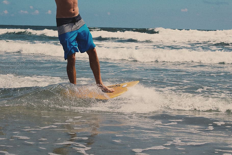man surfing during daytime, surfer, ocean, beach, waves, surfboard HD wallpaper