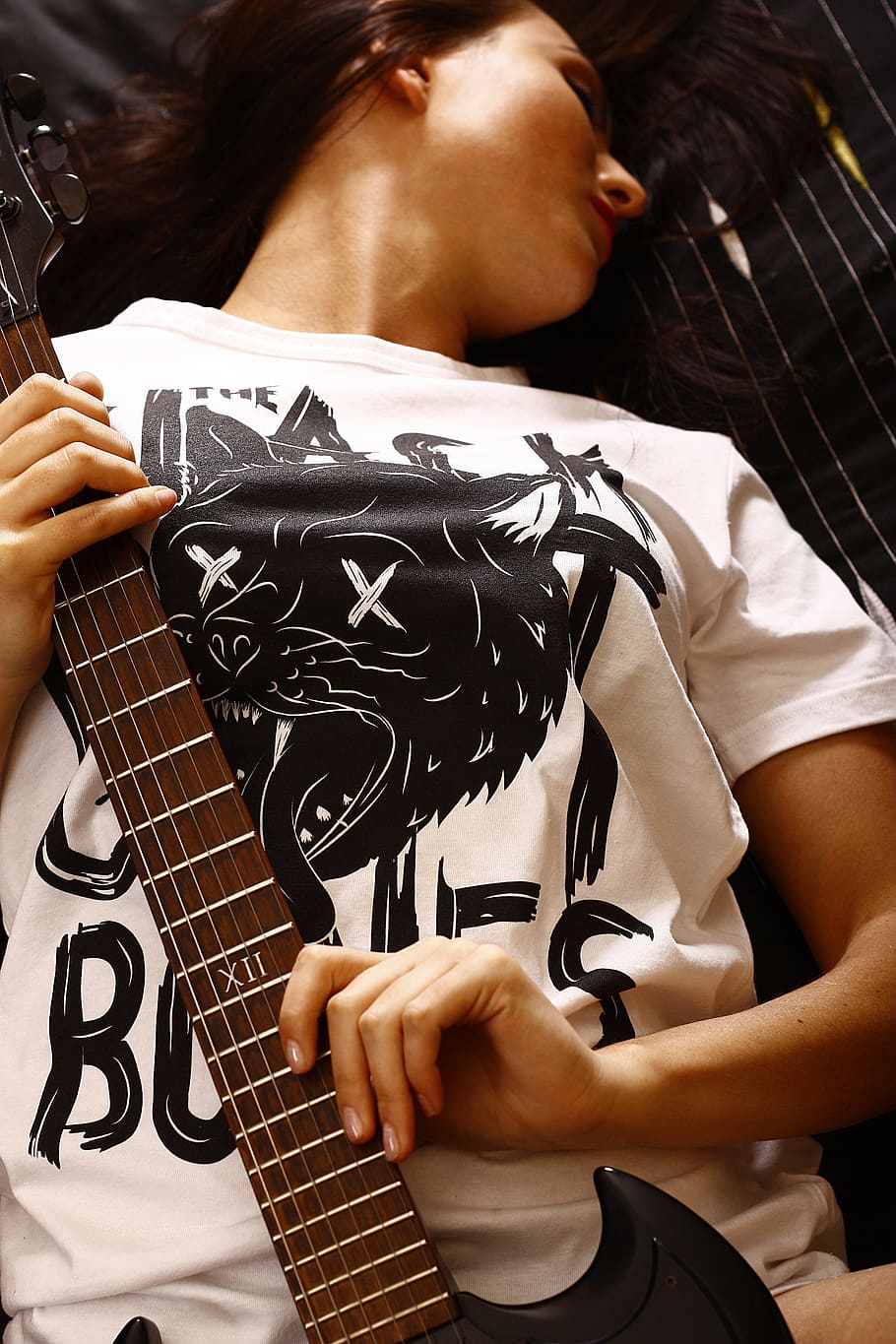 woman in white and black crew-neck shirt holding brown electric guitar, HD wallpaper