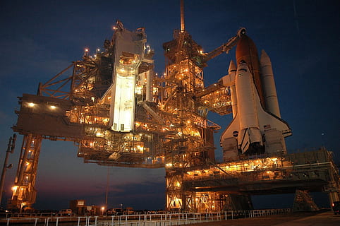 photo of white and red rocketship, discovery space shuttle HD wallpaper