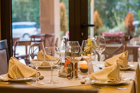 wine glass on top of table, restaurant, glasses, served, dinner HD wallpaper