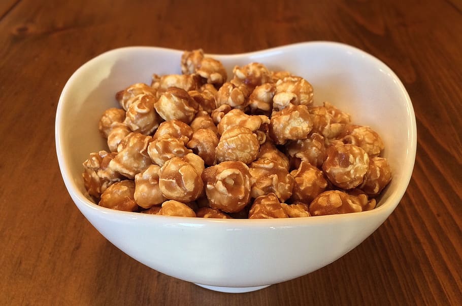 caramel popcorn in white ceramic bowl, sweet, food, food and drink, HD wallpaper