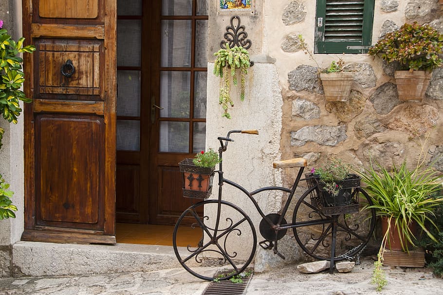 parked black commuter bike near door, Valldemossa, Mallorca, Plant