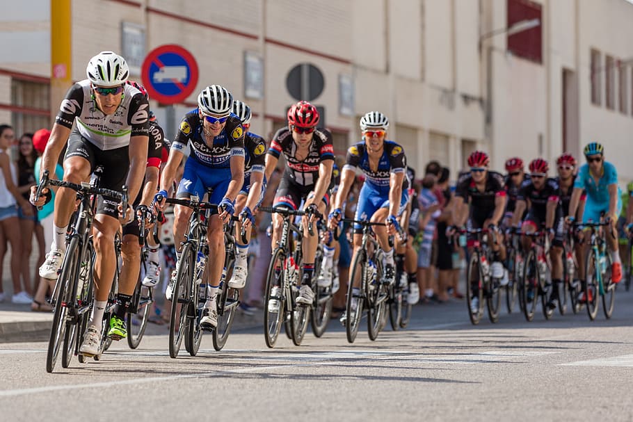 Panoramic View of People in Bicycles, action, athletes, bikers, HD wallpaper