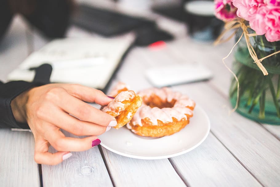 person holding doughnut, donut, doughnuts, sweet, sweets, hand HD wallpaper