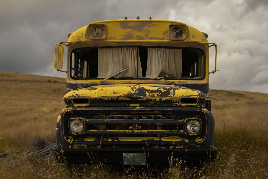 abandoned yellow school bus on green grass field during daytime, yellow bus under white clouds at daytime HD wallpaper