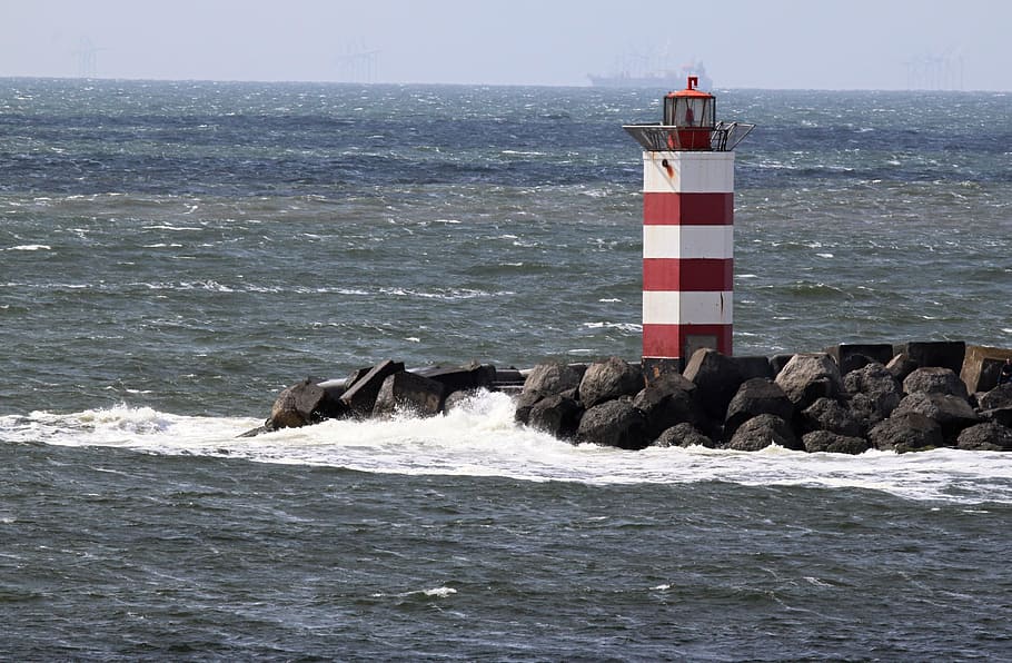 white and red lighthouse tower beside the seashore, architecture HD wallpaper