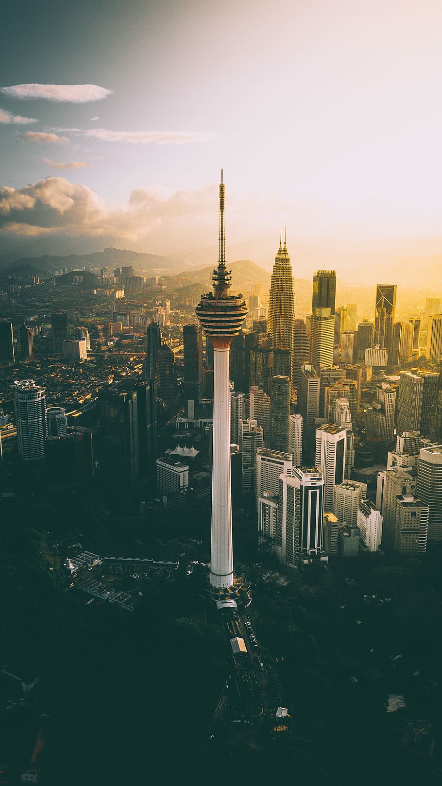CN tower during golden hour, bird's eye view of oriental pearl tower HD wallpaper