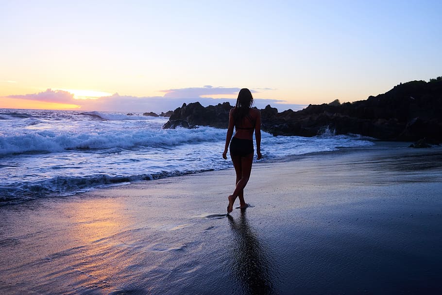 silhouette of woman walking on seaside at golden hour, ocean HD wallpaper