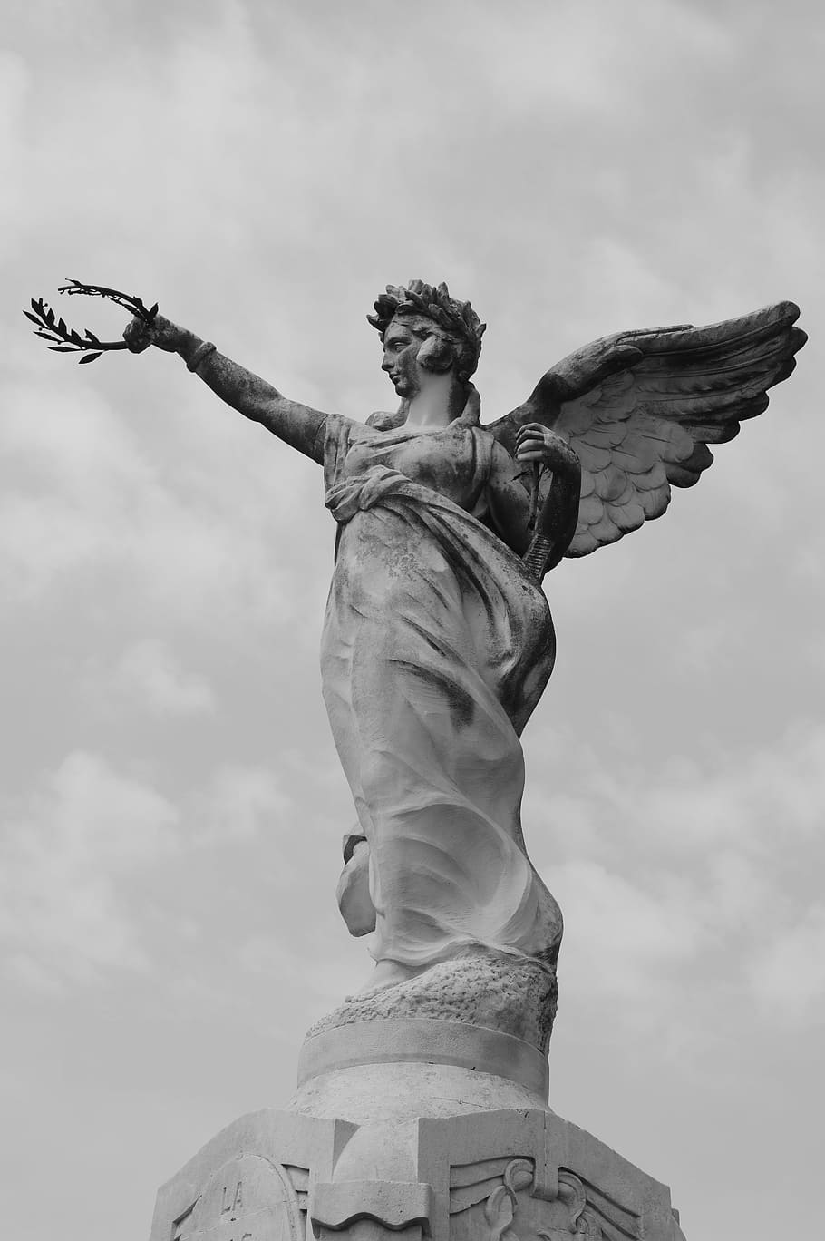 statue, carpentras, goddess, laurel, sculpture, human representation HD wallpaper