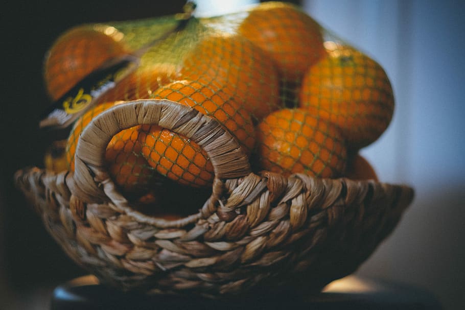 selective focus photo of bunch orange fruit in brown wicker basket, focus photography of basket of orange fruits HD wallpaper