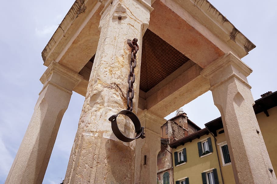 verona, italy, punishment, penalty, shackles, iron, historic center, HD wallpaper