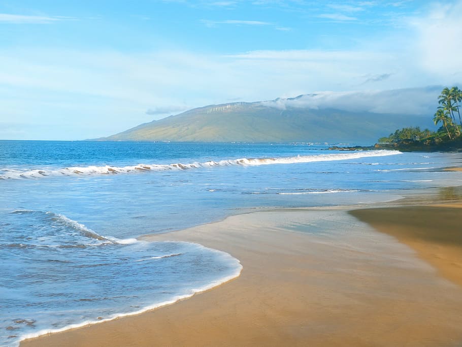 mountain near water, kamaole beach, hawaii, pacific ocean, sand