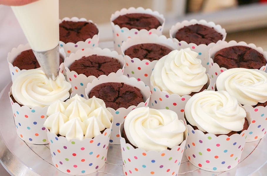 person putting icings on cupcakes, decorating, cream, west point HD wallpaper