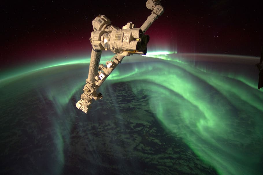green Aurora borealis under gray spacecraft, Aurora, Australis