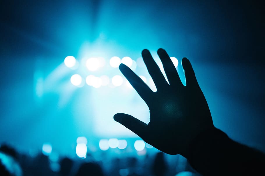 Man raising his hand a music concert party, people, stage - Performance Space, HD wallpaper