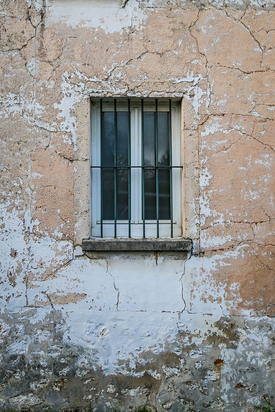 black metal window rail and white wooden framed glass window, photo of closed window HD wallpaper