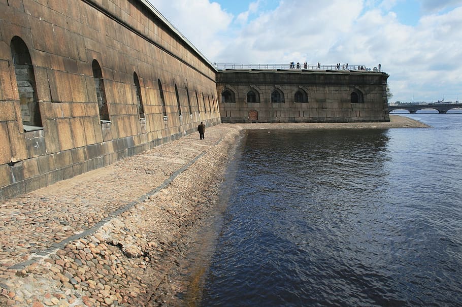 wall, tall, strong, grey-brown, arched openings, walkway, cobbled HD wallpaper