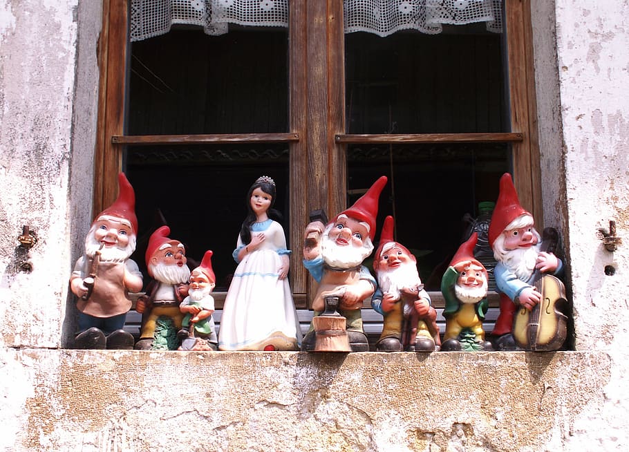 assorted ceramic gnome figurine lot, snow white, dwarfs, figures HD wallpaper