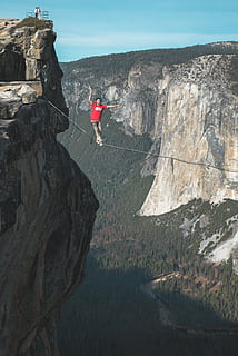 person standing on rope near mountain cliff, man walking on line on top of the mountain HD wallpaper