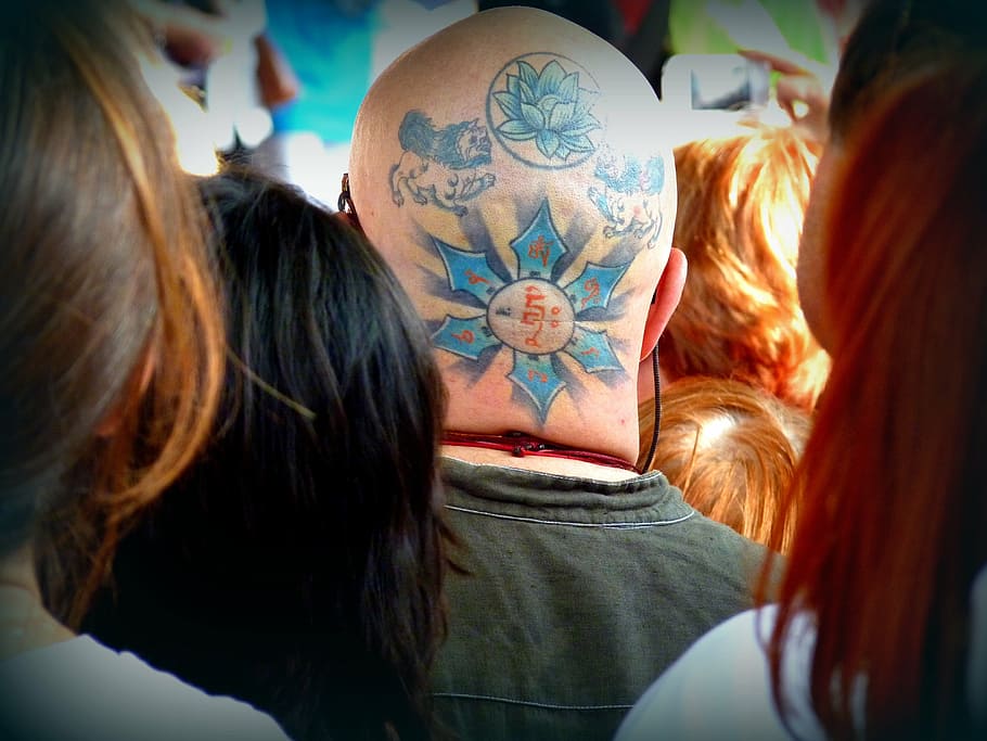 tattoo, crowd, colors, man, head, women, adult, headshot, real people HD wallpaper