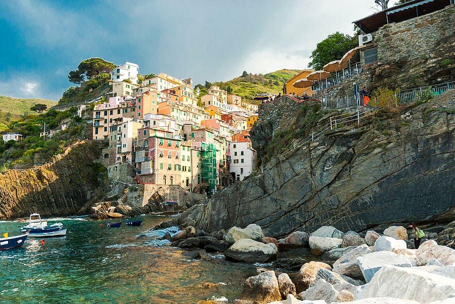 multicolored house on cliff photo, cinque terre, the sun, holidays HD wallpaper