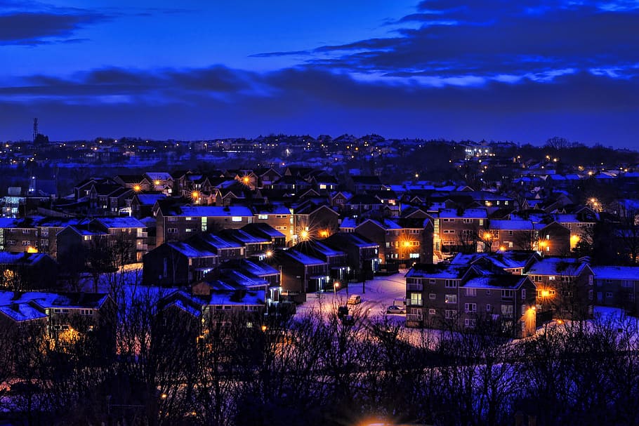 Town houses captured at dusk in England, urban, city, night, cityscape HD wallpaper