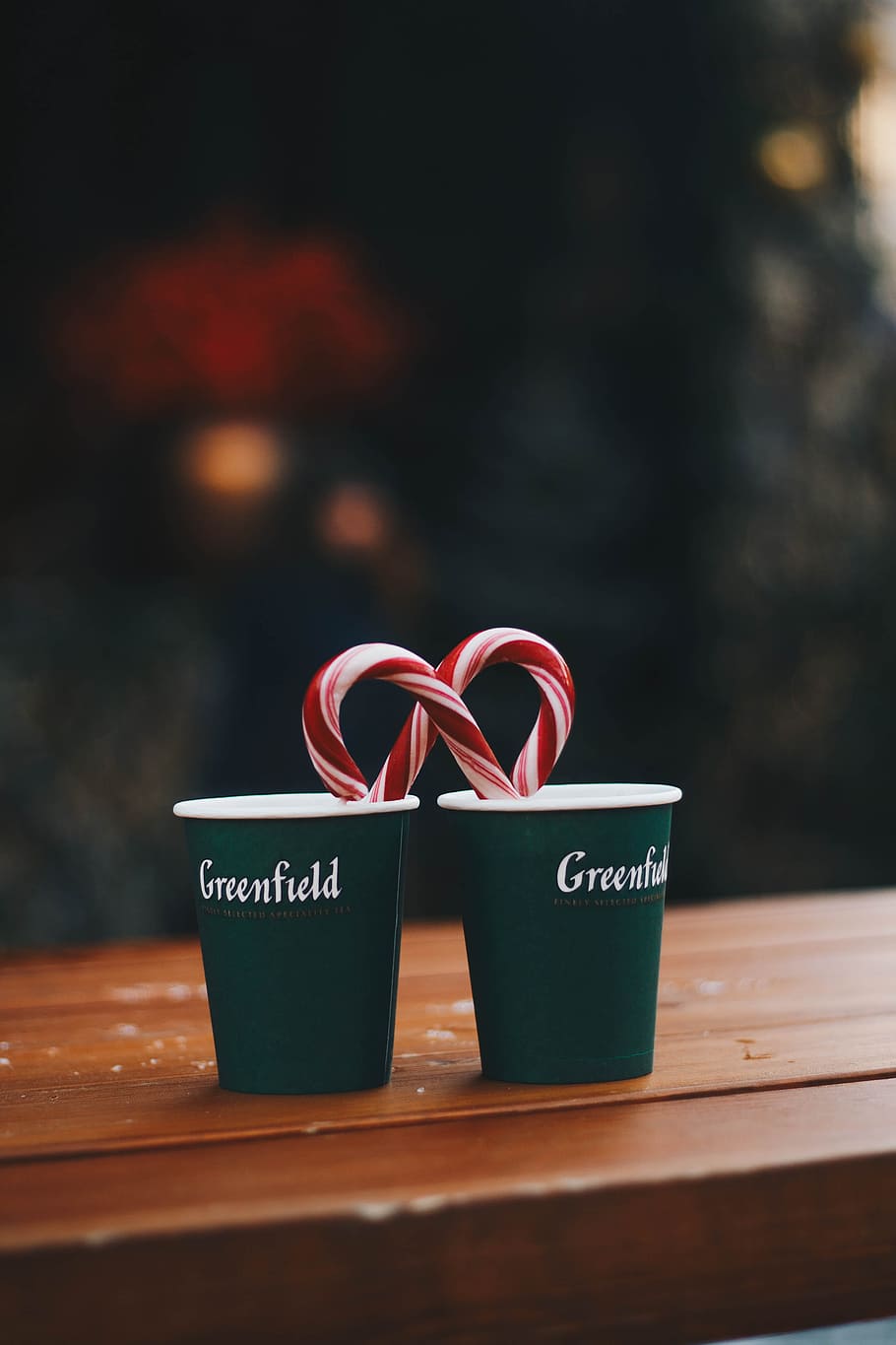 Green Greenfield Couple Cups, blur, bokeh, candy cane, close-up HD wallpaper