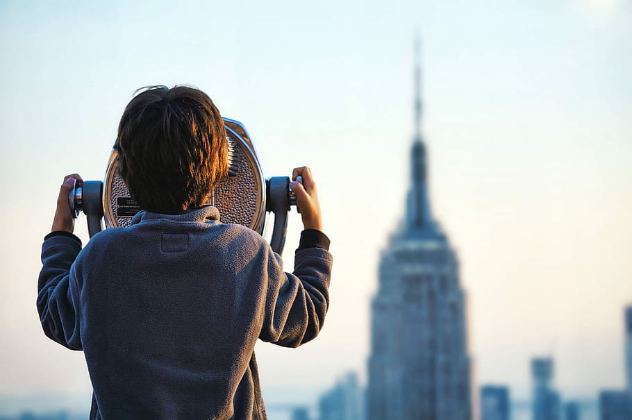 child looking at Empire State building through tower viewer, person using coin operated scope looking at Empire State building HD wallpaper
