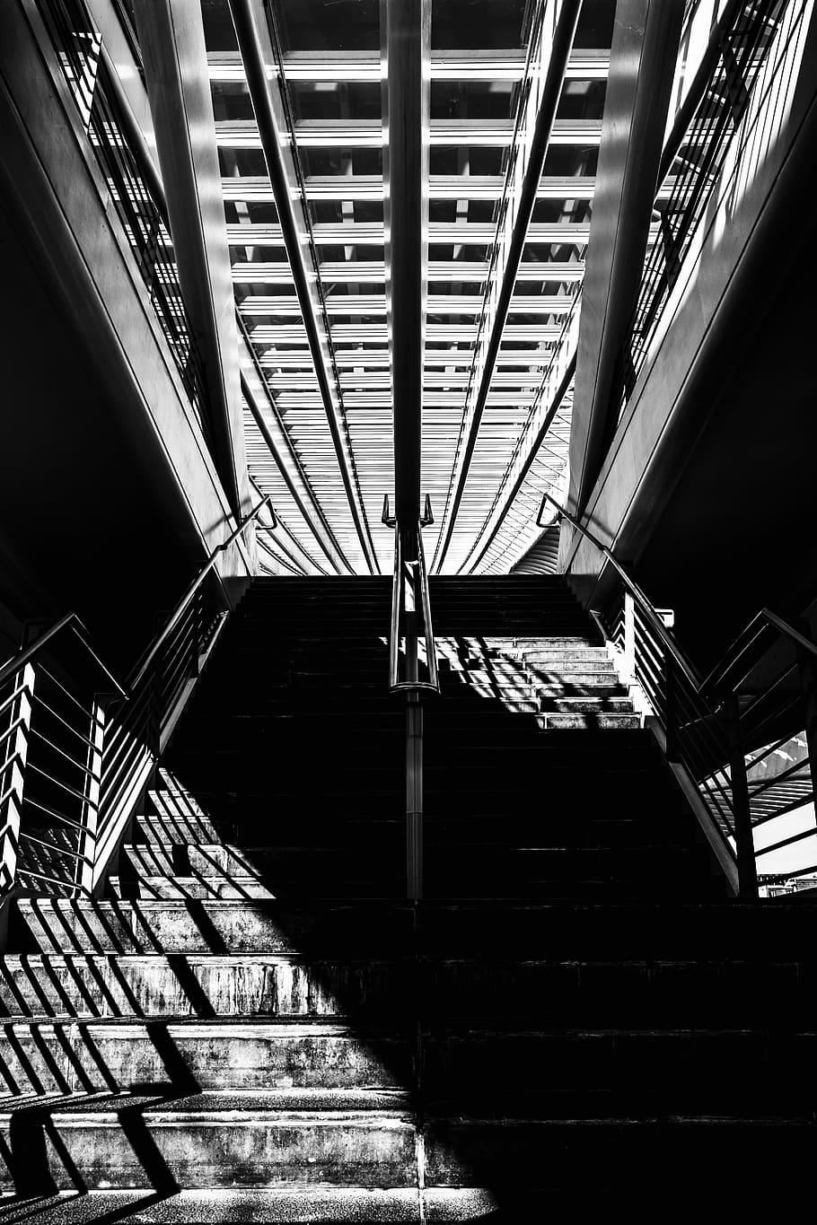 grayscale photography of station stairs, grayscale photography of staircase HD wallpaper