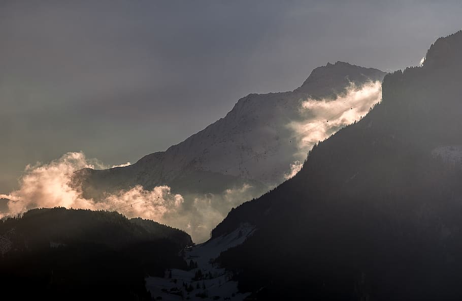 mountain under gray sky, silhouette of mountains with fog under gray clouds HD wallpaper