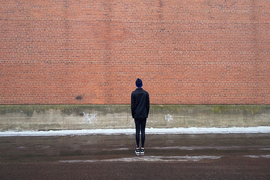 run, runner, athlete, exercise, wall, hit the wall, men, street HD wallpaper