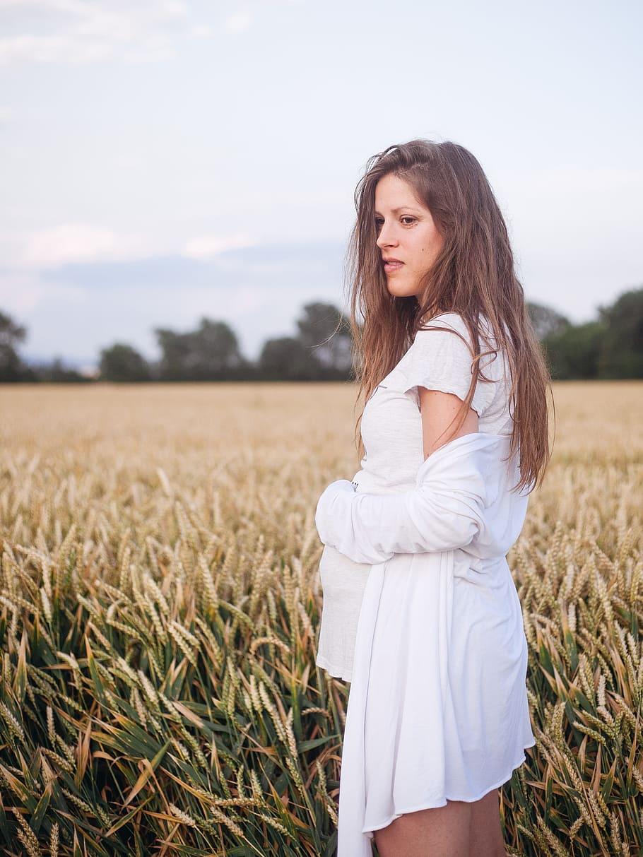 woman standing on grass during daytime, pregnant, pregnancy, hair, HD wallpaper