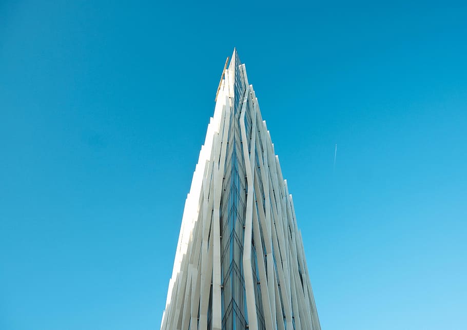 white building under blue sky, architecture, infrastructure HD wallpaper