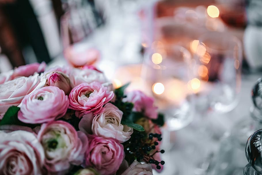 Christmas table decorations, table set, pink, holiday, glamour HD wallpaper