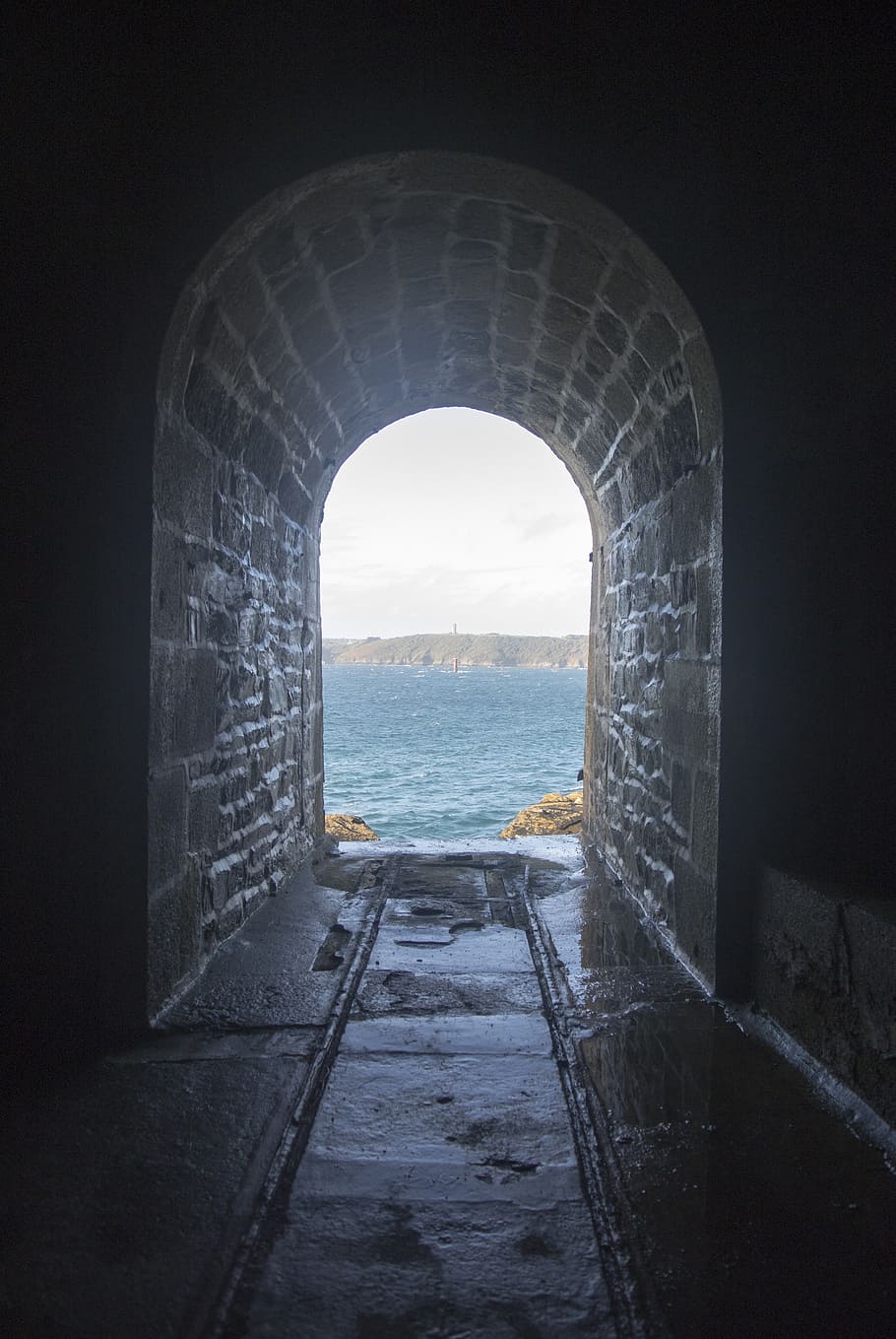 tunnel, path, sea, light, water, ocean, rail, arch, architecture HD wallpaper