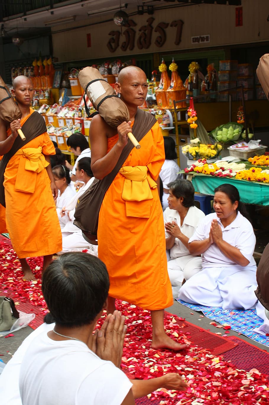monk, buddhists monks, walk, rose petals, traditions, ceremony, HD wallpaper