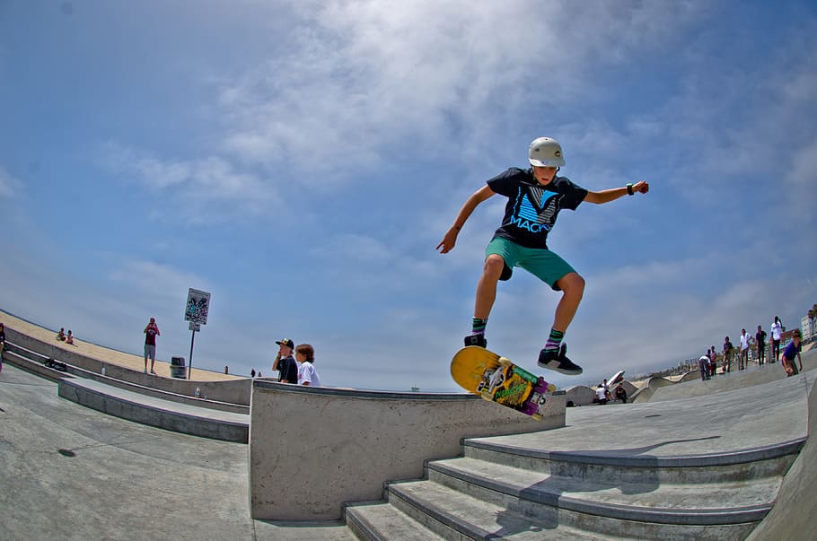 man riding on skateboard, skate park, skater, boy, half-pipe, HD wallpaper