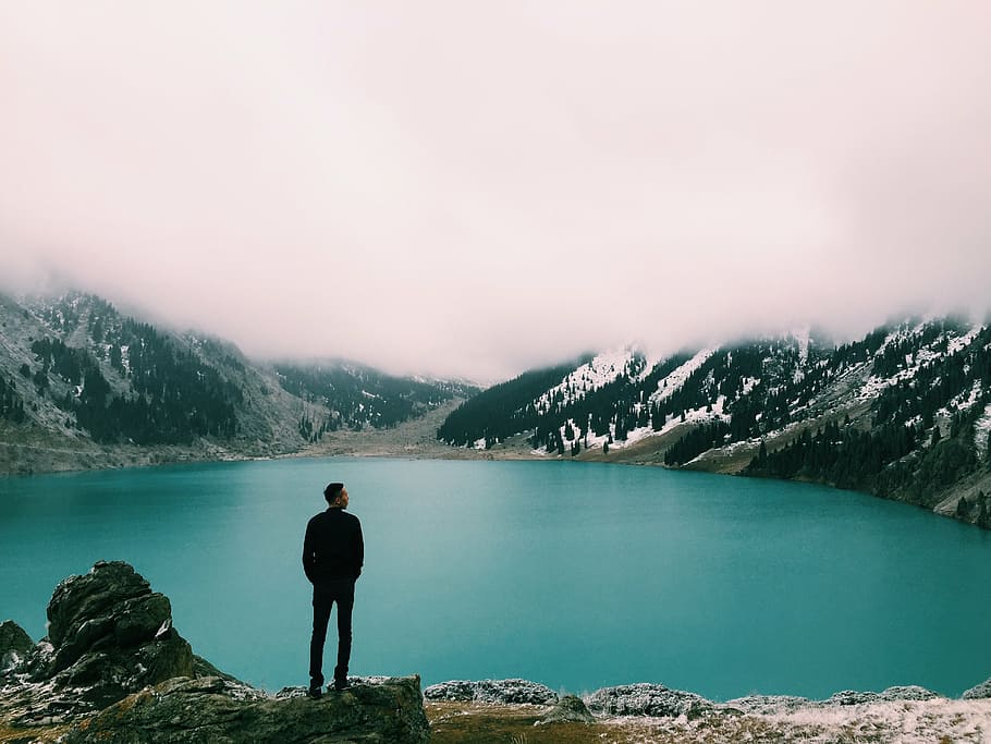 man on top of mountain beaside body of water, nature, viewpoint HD wallpaper