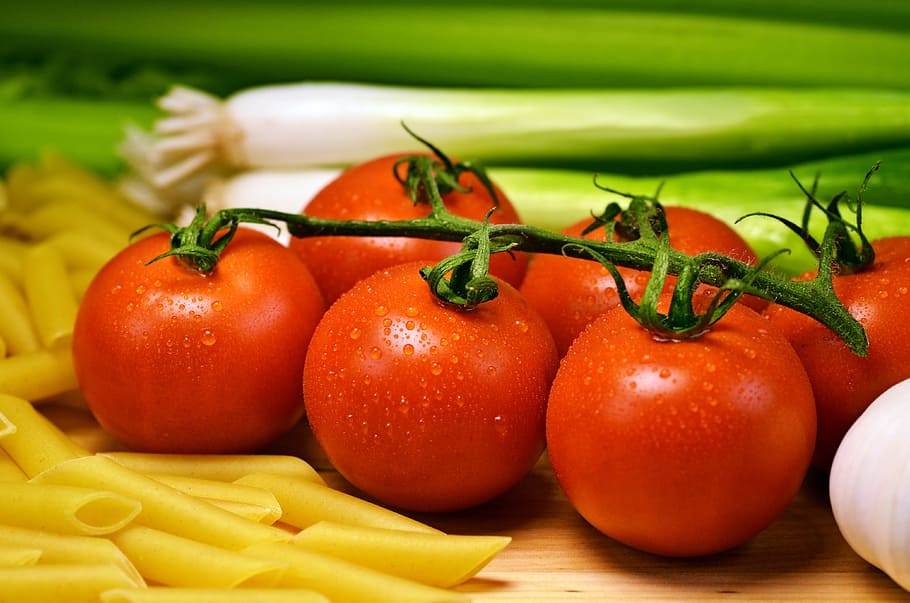 water deww on red tomatoes, vegetables, fresh, fresh vegetables HD wallpaper