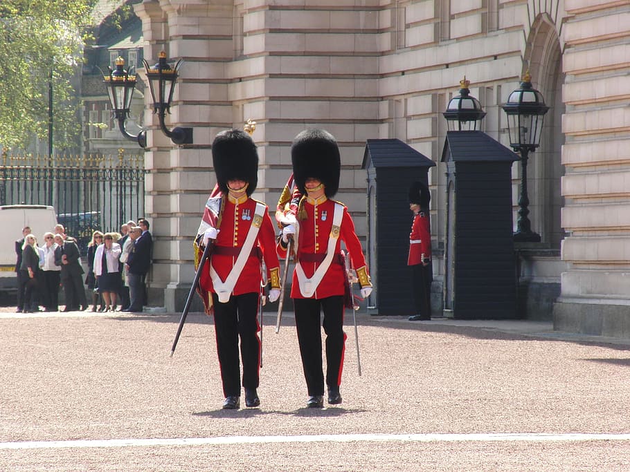 Royal guard carrying rifles, buckingham palace, changing of the guard