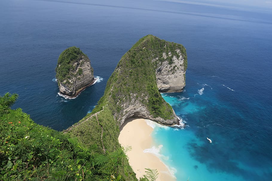 HD wallpaper: rock formation near body of water, Nusa Penida, Island ...