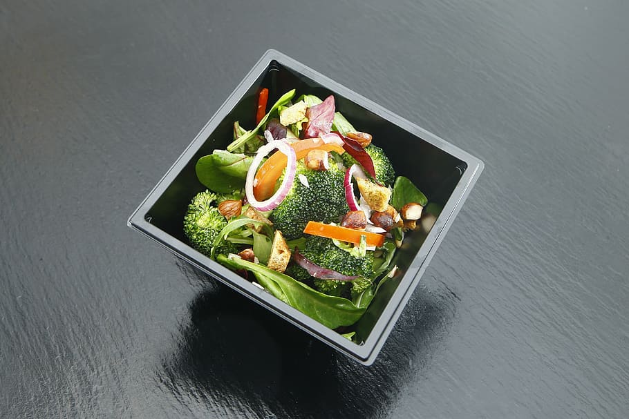vegetable salad and gray bowl, takeaway, mixed salad, rocket HD wallpaper