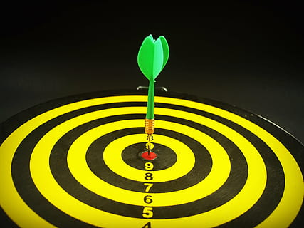 green dart pin on dartboard bullseye, accuracy, achieve, achievement HD wallpaper